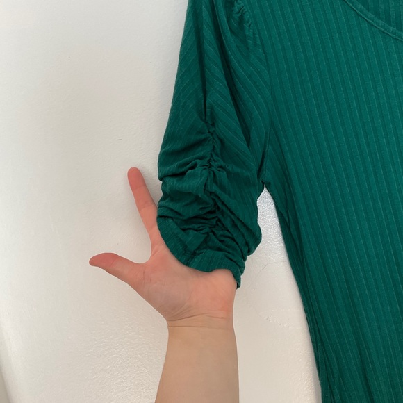 Almost Famous Green Knit Short Sleeve Blouse with Ruching Detail on Sleeves - Picture 6 of 9
